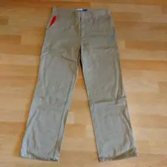 adidas Originalsベージュ チノパン 赤いポケット