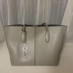 TOD'S チャーム付きレザートートバッグ
