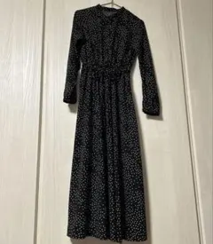 GU黒と白の水玉模様 長袖マキシワンピース