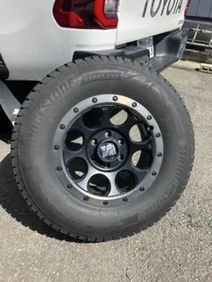 最終値下げ　美品　ランクル300 スタッドレスタイヤ　5本セット ブリザック ランクル300 スタッドレスタイヤホイールセット 265/65R18