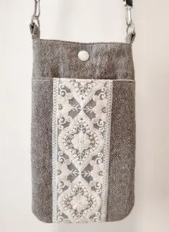 インド刺繍リボン、スマホショルダーバッグ、スマホポシェット、ハンドメイド　合皮紐