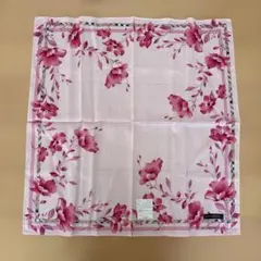 BURBERRY ハンカチ 花柄 ピンク系のサムネイル