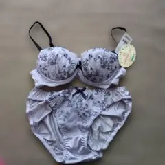 チュチュアンナ　新品　花柄ブラジャーショーツセット B70