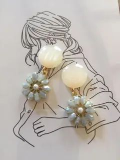 A024・スモーキーブルー☆パール付きガラスビーズフラワーチャーム