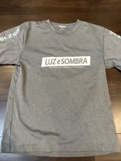 Luz e Sombra グレー Tシャツ