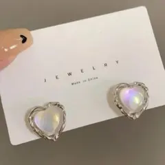 ハート型オパール風ピアス