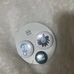 miu miu 缶バッジ 3個セット 非売品 - メルカリ