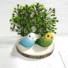 セキセイインコ　ミニオブジェ　ミニチュアインコ　置物　鳥雑貨　切り株付きのサムネイル