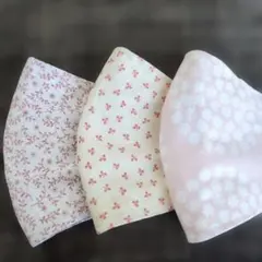 ピンクの小花柄立体マスク3枚セットのサムネイル
