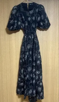 ZARA 花刺繍　ワンピース　黒　背中空き