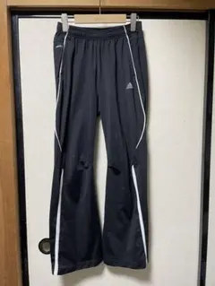adidas フレアパンツのサムネイル