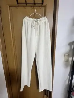 ホワイト カジュアルパンツ