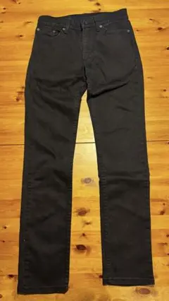 Levi's ブラック デニム　細身ストレート