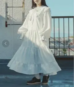 【クティールとレトロ】ビッグ襟ティアードフリルワンピース　オフホワイト　Sサイズ