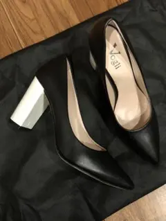 スペインブランド　Vogli モノトーン　パンプス レザーのサムネイル