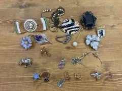 ブローチ まとめ売り ⑨ゴールドカラー等アクセサリー - メルカリ
