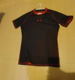Under Armour 半袖 コンプレッションシャツ ブラック レッドのサムネイル