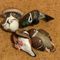 ガチャ ことりの休日 スナイパースズメ つかれきったスズメ　合掌 匠～鳥拝～