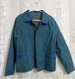 青いラインのジャケット