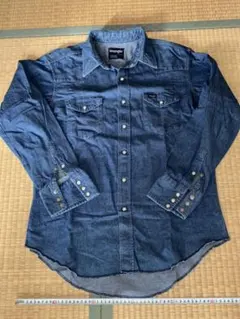 希少❣️80s USA製 Wranglerブラックデニムシャツ 裾カットオフ処理済 希少 80s USA製 Wranglerブラックデニムシャツ 裾カットオフ処理済