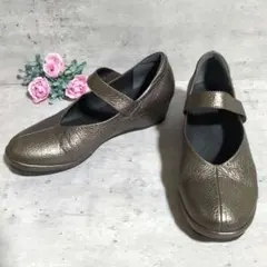 極美品 アシックス ペダラ 24 3E ストラップパンプス ウォームグレー
