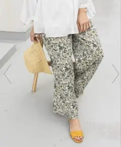 URBAN RESEARCH DOORS フラワープリントイージーパンツ