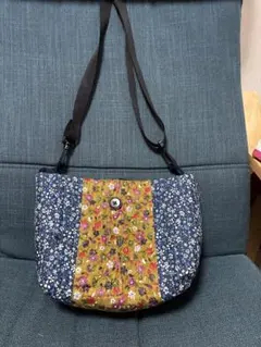 花柄パッチワーク　キルトショルダーバッグ