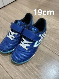 サッカー　トレーニングシューズ　19cm umbro 青色