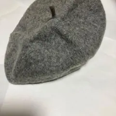 灰色ベレー帽