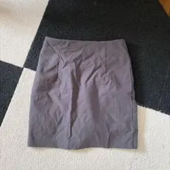 グレー タイトスカート 後ろファスナー付き