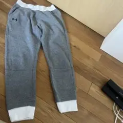 Under Armour グレー ジョガーパンツ