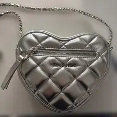 【最終値下げ】CHARLES & KEITH ハートバッグ・シルバー