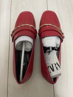 レッド ローファー ゴールドチェーン付き　ZARA