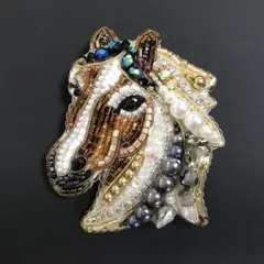 ビーズ刺繍ブローチ　馬　ハンドメイド