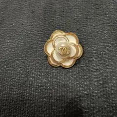 香奈兒白色山茶花造型白金鈕扣