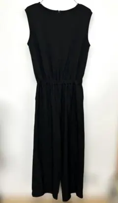 黒　オールインワン　ジャンプスーツ　ドレス　パンツ　オーバーオール　サロペット