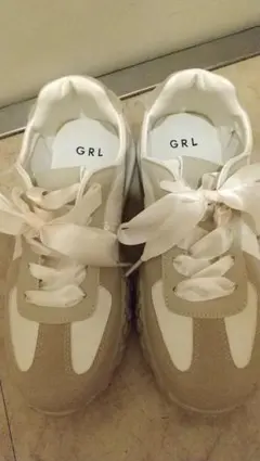 グレイル スニーカー