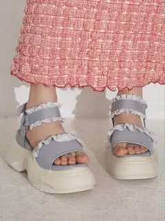【美品】merry jenny Lサイズ フリルメッシュスニーカーサンダルのサムネイル
