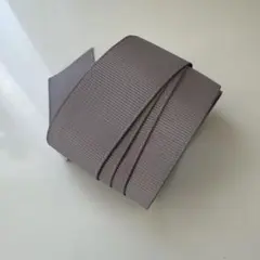 グレーリボン