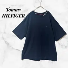 【トミーヒルフィガー】襟・胸刺繍ロゴ モックネックTシャツ ネイビー(M)