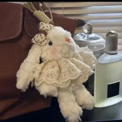 ウサギのぬいぐるみ レースドレス付き