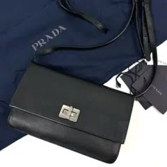 PRADA プラダ ショルダーバッグ ロゴ金具 サフィアーノレザー ブラック