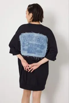 ロデオクラウンズ　エンボスデニムロゴワンピース