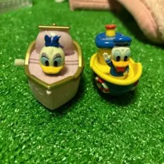 ドナルドダックと15周年デイジーダックのフィギュア２つセット