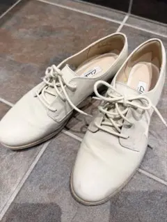 Clarks Narrative ホワイト レースアップシューズ