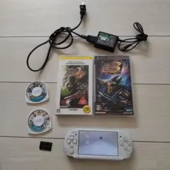 美品★psp3000本体★白★新品バッテリー、ゲーム、メモリー、純正充電器付き