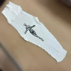 ホワイトリブ編みノースリーブタートルネック