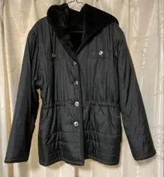 フード付き黒　サテン生地裏ボアファ　ジャケット リバーシブル　Ｌサイズ