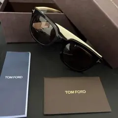 TOM FORD　サングラス　TF211