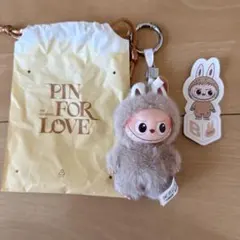 イニシャルラブブ　B ぬいぐるみペンダント　ミニ　ポップマート